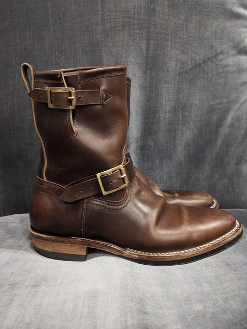 Photo by Trim_Man on March 6, 2023 of the Viberg Engineer in Horween Brown Chromexcel Horsebutt.