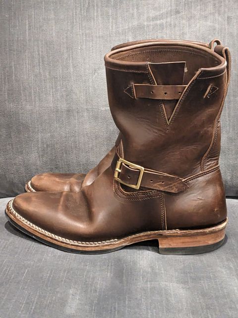 Photo by Trim_Man on April 5, 2023 of the Viberg Engineer in Horween Brown Chromexcel Horsebutt.
