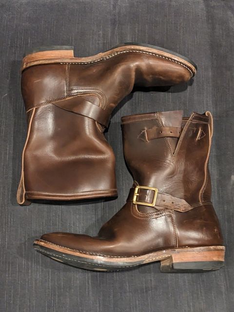 Photo by Trim_Man on April 5, 2023 of the Viberg Engineer in Horween Brown Chromexcel Horsebutt.