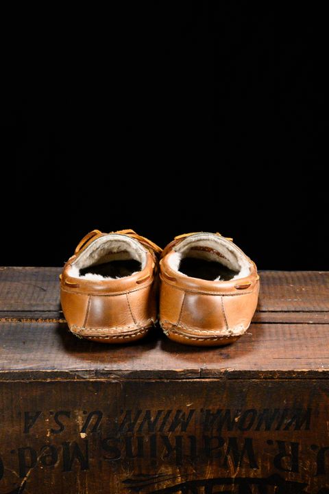 Photo by CarmineJackLeather on February 4, 2025 of the Oak Street Bootmakers Shearling House Moc in Horween Natural Chromexcel.