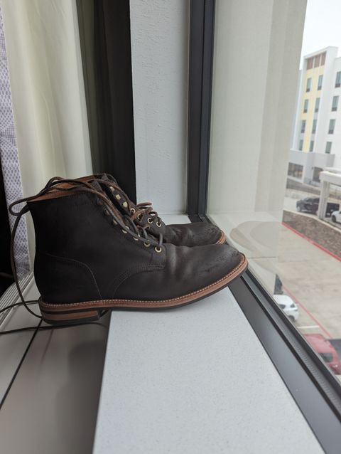Photo by unofficiallegends on November 4, 2022 of the Grant Stone Diesel Boot in C.F. Stead Earth Waxy Commander Suede.