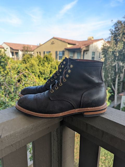 Photo by unofficiallegends on December 3, 2022 of the Grant Stone Diesel Boot in C.F. Stead Earth Waxy Commander Suede.