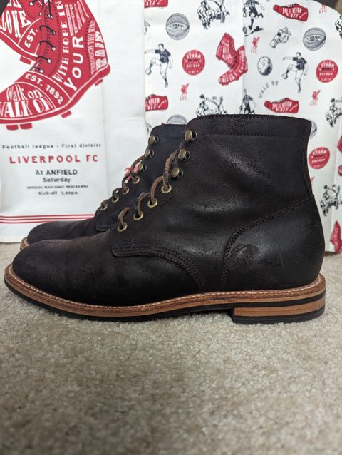 Photo by unofficiallegends on January 2, 2023 of the Grant Stone Diesel Boot in C.F. Stead Earth Waxy Commander Suede.