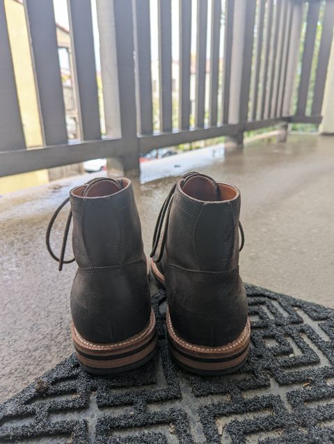 Photo by unofficiallegends on March 2, 2023 of the Grant Stone Diesel Boot in C.F. Stead Earth Waxy Commander Suede.