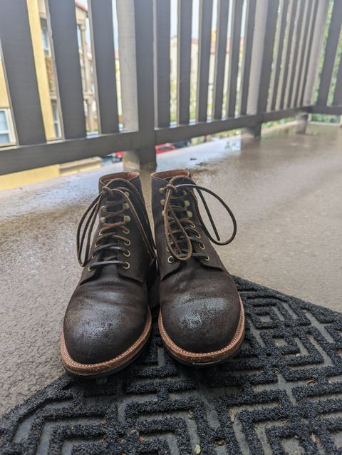 Photo by unofficiallegends on March 2, 2023 of the Grant Stone Diesel Boot in C.F. Stead Earth Waxy Commander Suede.