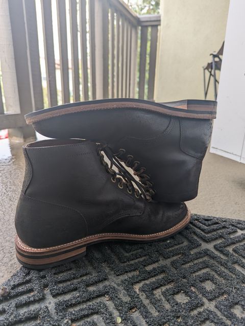 Photo by unofficiallegends on March 2, 2023 of the Grant Stone Diesel Boot in C.F. Stead Earth Waxy Commander Suede.