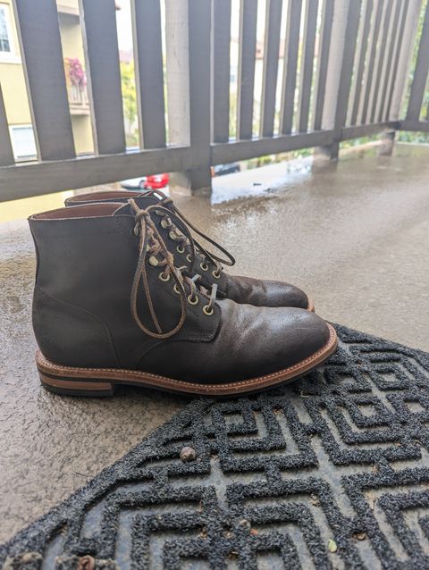 Photo by unofficiallegends on March 2, 2023 of the Grant Stone Diesel Boot in C.F. Stead Earth Waxy Commander Suede.