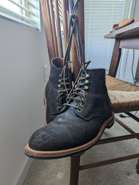 Photo by unofficiallegends on April 2, 2023 of the Grant Stone Diesel Boot in C.F. Stead Earth Waxy Commander Suede.