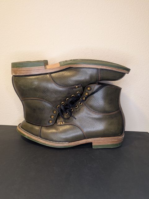 Photo by unofficiallegends on February 5, 2026 of the Iron Boots x Østmo Type 1 in Horween Pioneer Hatchgrain Green.