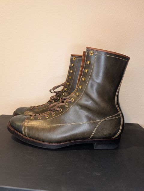 Photo by unofficiallegends on January 4, 2026 of the Clinch Gary Boots in Clinch / Green-Overdyed Horsebutt.