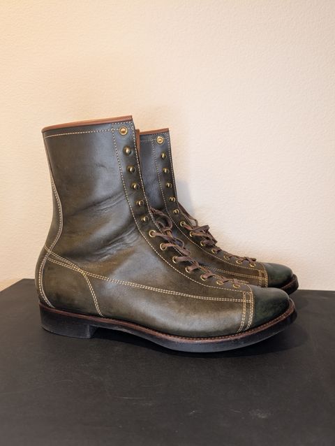 Photo by unofficiallegends on January 4, 2026 of the Clinch Gary Boots in Clinch / Green-Overdyed Horsebutt.