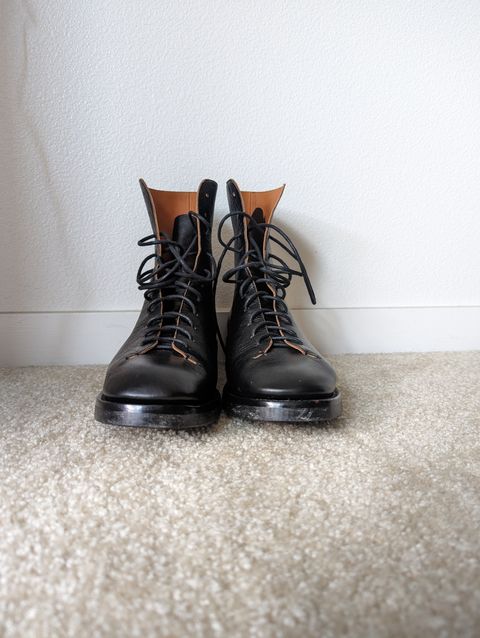 Photo by unofficiallegends on May 6, 2023 of the Briselblack The Buck Wholecut Lace to Toe in Shinki Black Teacore Horsebutt.