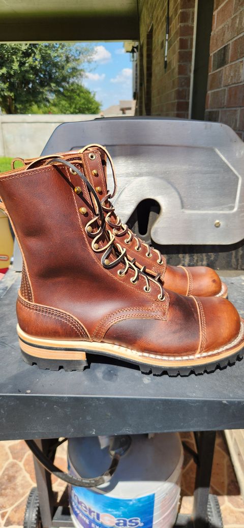 Photo by manuelbriones on October 1, 2024 of the Nicks Handmade Boots MTO in Italian Brown Cypress.