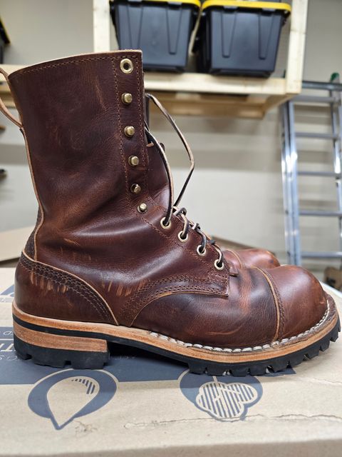 Photo by manuelbriones on December 4, 2024 of the Nicks Handmade Boots MTO in Italian Brown Cypress.
