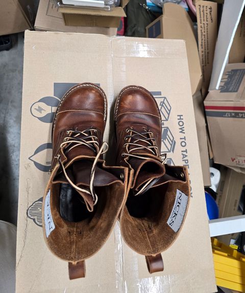 Photo by manuelbriones on December 4, 2024 of the Nicks Handmade Boots MTO in Italian Brown Cypress.