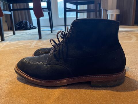 Photo by rufio on December 5, 2022 of the Alden Indy Boot in Horween Earth Chamois Roughout.