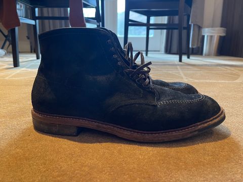 Photo by rufio on December 5, 2022 of the Alden Indy Boot in Horween Earth Chamois Roughout.