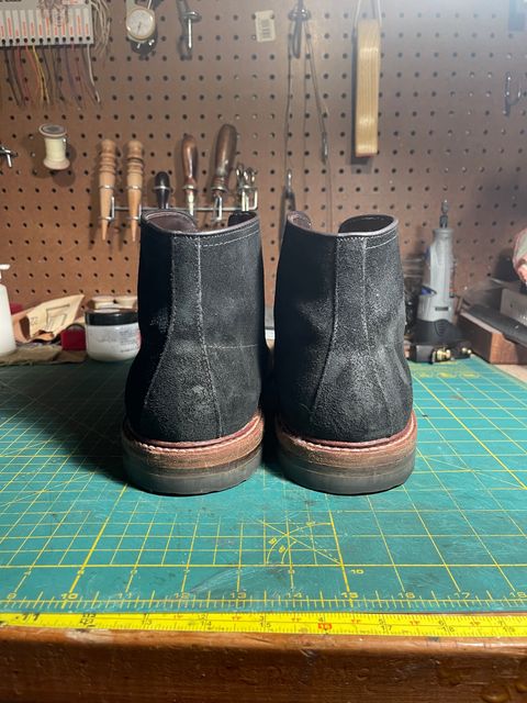 Photo by rufio on January 6, 2023 of the Alden Indy Boot in Horween Earth Chamois Roughout.