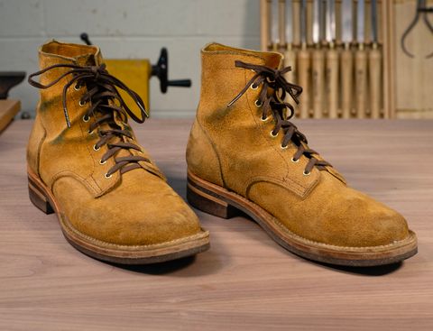 Photo by davecorey on November 2, 2024 of the Oldspeed MFG Service Boot 6” in Horween Tan Latigo Rough Out.