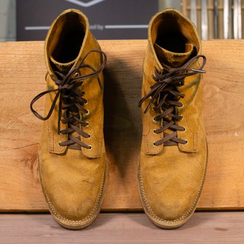 Photo by davecorey on November 2, 2024 of the Oldspeed MFG Service Boot 6” in Horween Tan Latigo Rough Out.
