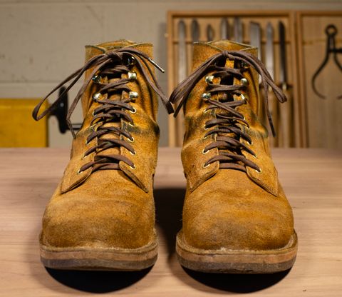 Photo by davecorey on January 4, 2025 of the Oldspeed MFG Service Boot 6” in Horween Tan Latigo Rough Out.