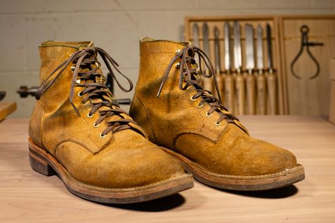 Photo by davecorey on January 4, 2025 of the Oldspeed MFG Service Boot 6” in Horween Tan Latigo Rough Out.
