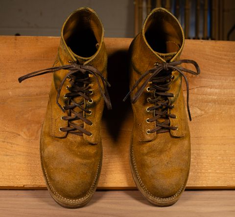 Photo by davecorey on January 4, 2025 of the Oldspeed MFG Service Boot 6” in Horween Tan Latigo Rough Out.