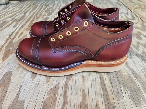 Photo by RaTiOnCrItOP on April 29, 2025 of the White's Oxford in Horween Burgundy Chromexcel Horsehide.