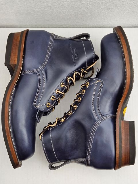 Photo by aDogNamedMerle on November 1, 2023 of the White's Stitchdown Cruiser in Maryam Navy Horsehide.