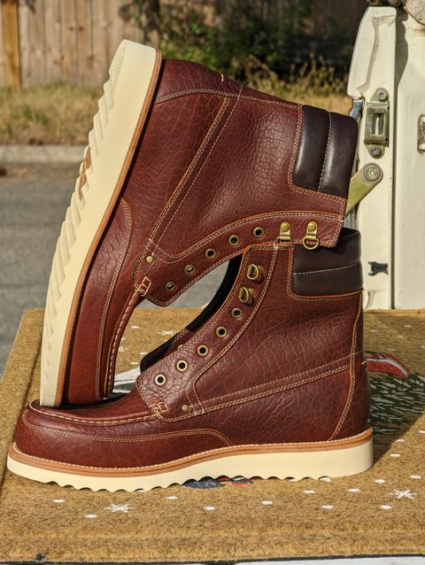 Photo by Vultain on October 6, 2022 of the Grant Stone Field Boot in Seidel Walnut Bison.