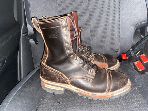 Photo by RoseAnvil_Taylor on January 6, 2023 of the Nicks Unknown Model in Horween Dark Brown Waxed Flesh.