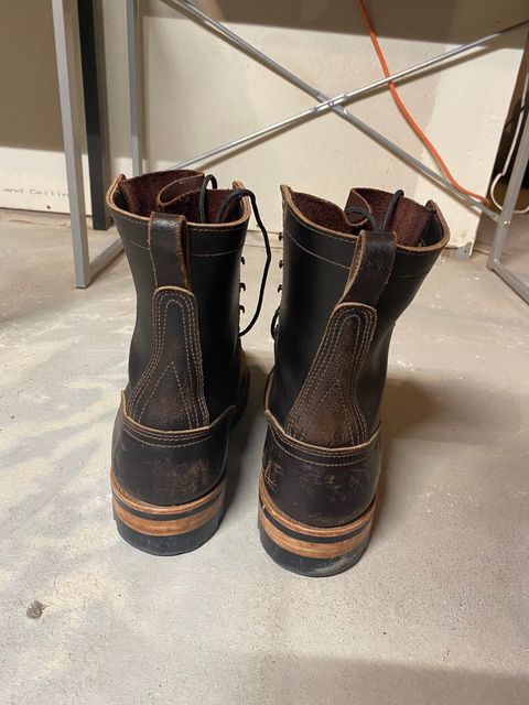Photo by RoseAnvil_Taylor on February 6, 2023 of the Nicks Unknown Model in Horween Dark Brown Waxed Flesh.