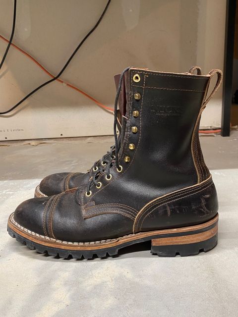 Photo by RoseAnvil_Taylor on March 2, 2023 of the Nicks Unknown Model in Horween Dark Brown Waxed Flesh.