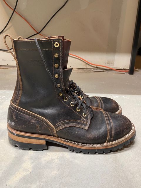 Photo by RoseAnvil_Taylor on March 2, 2023 of the Nicks Unknown Model in Horween Dark Brown Waxed Flesh.