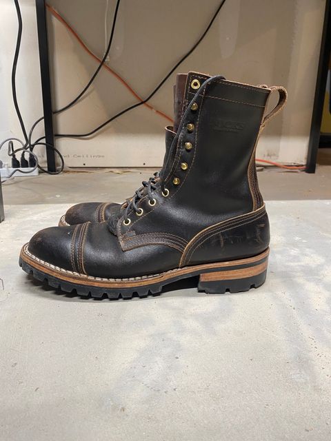 Photo by RoseAnvil_Taylor on April 6, 2023 of the Nicks Unknown Model in Horween Dark Brown Waxed Flesh.