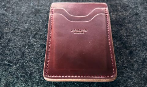 Photo by HeritageWearingPatriot on October 14, 2025 of the Ashland Leather One Off Lucky Card Holder in Horween Garnet Shell Cordovan.