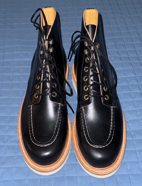 Photo by HeritageWearingPatriot on November 21, 2024 of the Grant Stone Brass Boot in Horween Black Chromexcel.