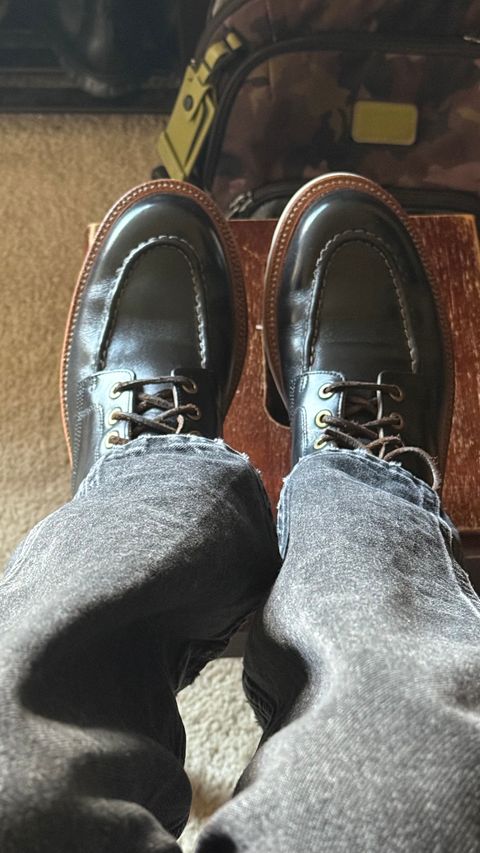 Photo by HeritageWearingPatriot on December 21, 2024 of the Grant Stone Brass Boot in Horween Black Chromexcel.