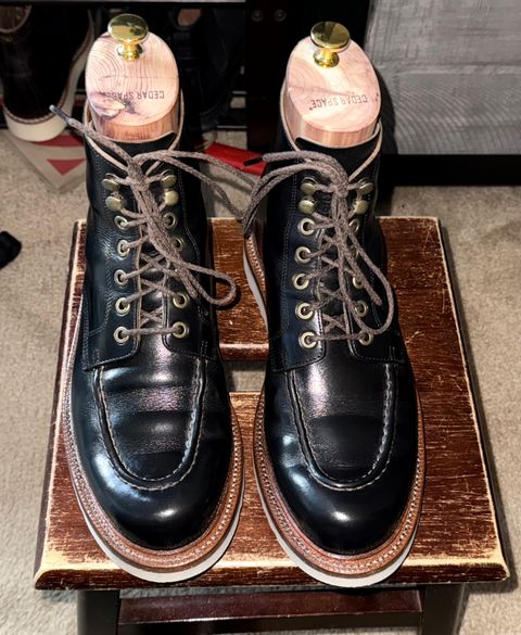 Photo by HeritageWearingPatriot on April 26, 2025 of the Grant Stone Brass Boot in Horween Black Chromexcel.