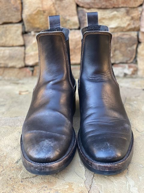 Photo by nathanjcreel on February 4, 2025 of the Fortis Boots Wholecut Chelsea in Maryam Horsebutt Grigio Light Natural Overdyed Black.