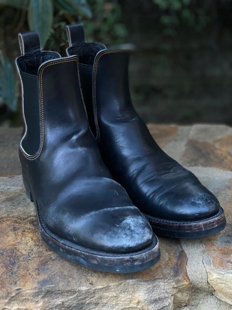 Photo by nathanjcreel on March 2, 2025 of the Fortis Boots Wholecut Chelsea in Maryam Horsebutt Grigio Light Natural Overdyed Black.