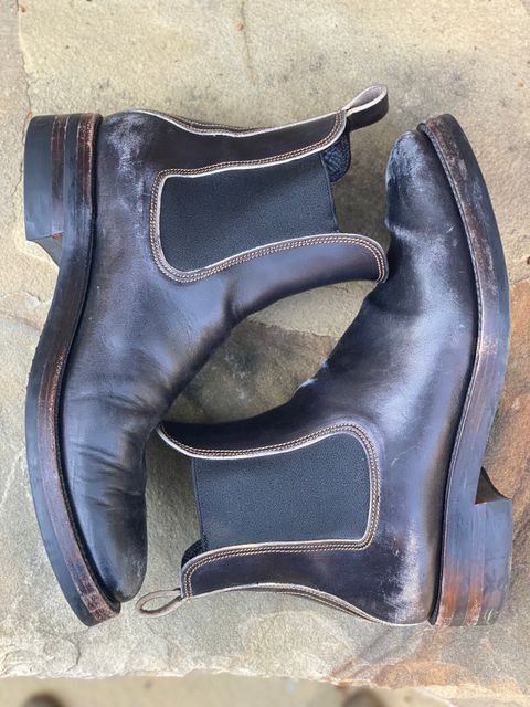 Photo by nathanjcreel on April 3, 2025 of the Fortis Boots Wholecut Chelsea in Maryam Horsebutt Grigio Light Natural Overdyed Black.