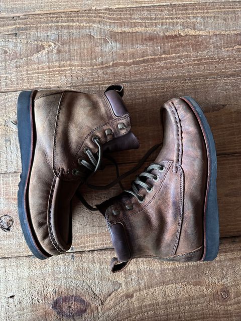 Photo by garethcrouch on March 4, 2025 of the Jim Green Meander Moc Toe in Bronco Brown.