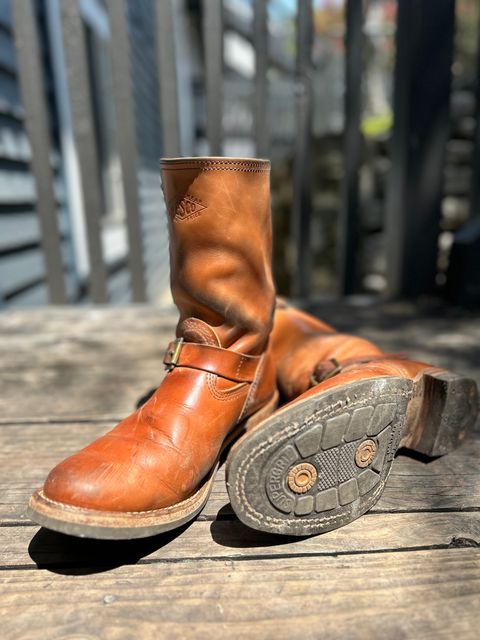 Photo by stepped_in_dookie_again on August 6, 2024 of the Wesco Mister Lou in Maryam Natural Horsehide.