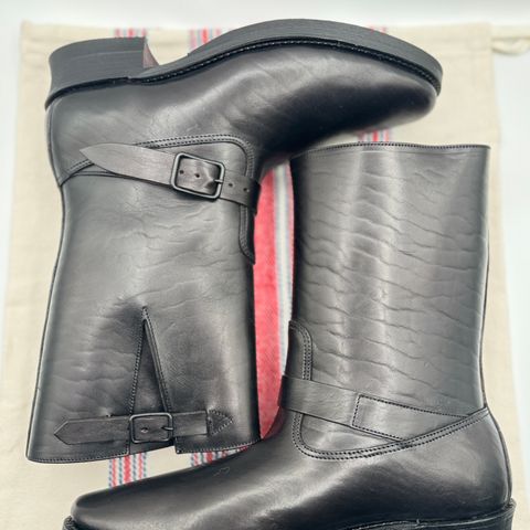 View photo of Attractions BILTBUCK Pioneer in Shinki Black Latigo Horsehide