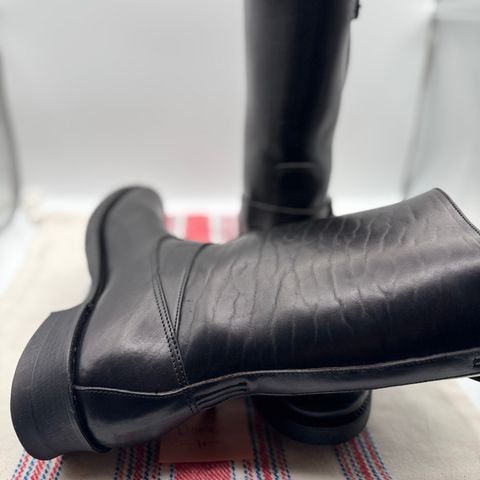 View photo of Attractions BILTBUCK Pioneer in Shinki Black Latigo Horsehide