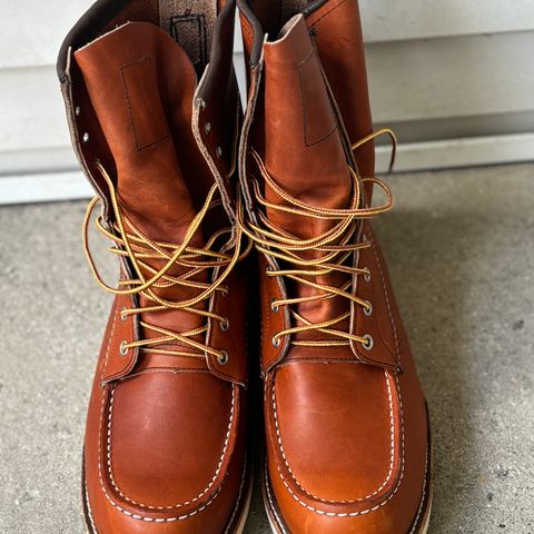 Red Wing 8-Inch Classic Moc in S.B. Foot Oro Legacy