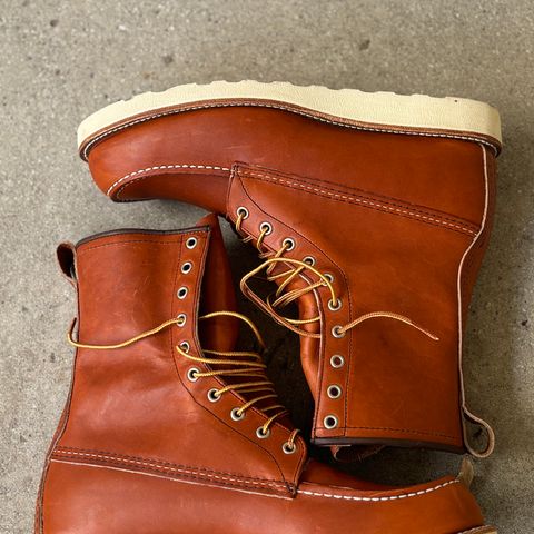 Red Wing 8-Inch Classic Moc in S.B. Foot Oro Legacy