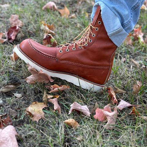 Red Wing 8-Inch Classic Moc in S.B. Foot Oro Legacy