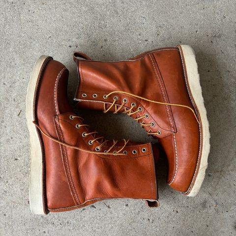 Red Wing 8-Inch Classic Moc in S.B. Foot Oro Legacy
